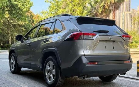 Toyota RAV4, 2022 год, 2 190 000 рублей, 5 фотография