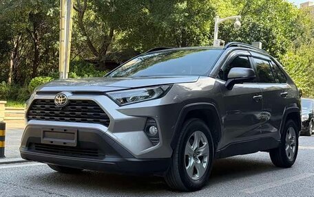 Toyota RAV4, 2022 год, 2 190 000 рублей, 2 фотография