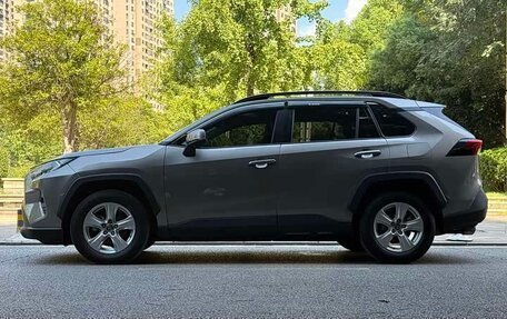 Toyota RAV4, 2022 год, 2 190 000 рублей, 3 фотография