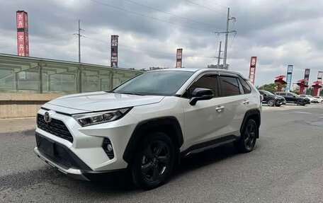 Toyota RAV4, 2022 год, 2 200 000 рублей, 3 фотография