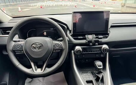 Toyota RAV4, 2022 год, 2 200 000 рублей, 9 фотография