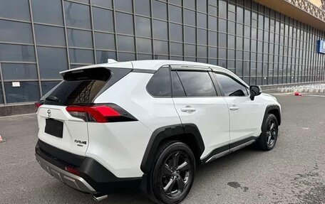 Toyota RAV4, 2022 год, 2 200 000 рублей, 5 фотография