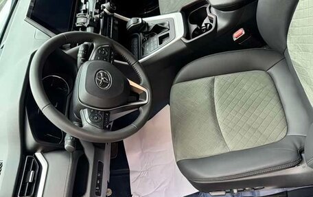 Toyota RAV4, 2022 год, 2 200 000 рублей, 7 фотография