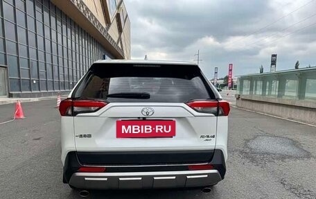 Toyota RAV4, 2022 год, 2 200 000 рублей, 4 фотография
