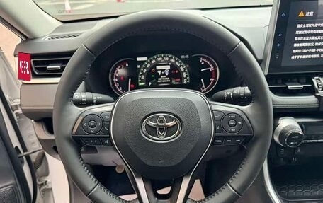 Toyota RAV4, 2022 год, 2 200 000 рублей, 8 фотография