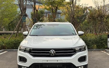 Volkswagen T-Roc I, 2022 год, 1 700 000 рублей, 2 фотография