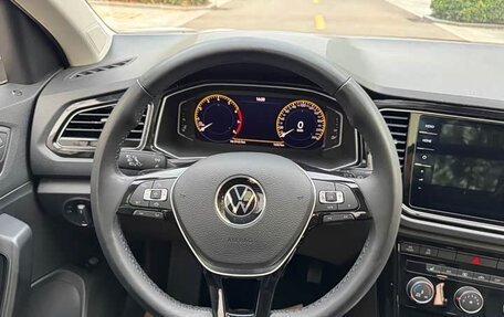 Volkswagen T-Roc I, 2022 год, 1 700 000 рублей, 9 фотография