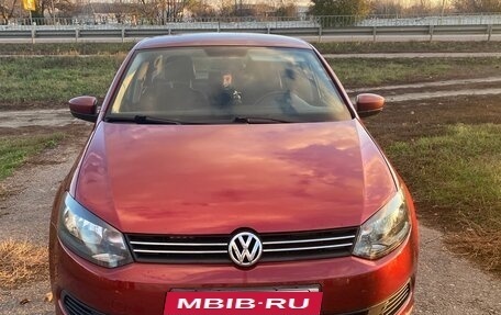 Volkswagen Polo VI (EU Market), 2013 год, 740 000 рублей, 2 фотография