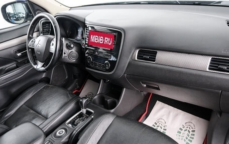 Mitsubishi Outlander III рестайлинг 3, 2012 год, 1 329 000 рублей, 13 фотография