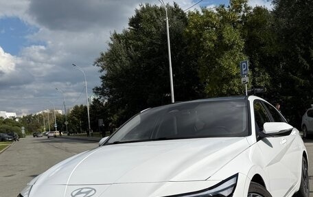 Hyundai Elantra, 2024 год, 2 420 000 рублей, 1 фотография