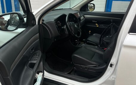 Mitsubishi Outlander III рестайлинг 3, 2013 год, 1 960 000 рублей, 10 фотография