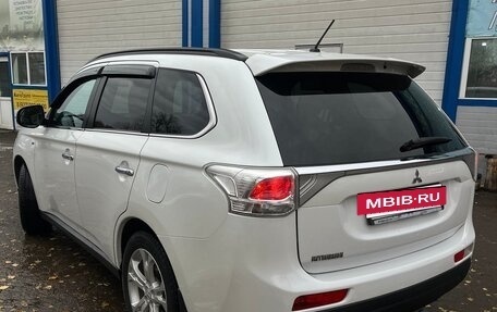 Mitsubishi Outlander III рестайлинг 3, 2013 год, 1 960 000 рублей, 5 фотография