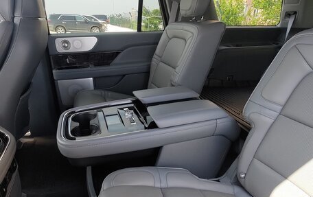 Lincoln Navigator, 2019 год, 6 800 000 рублей, 9 фотография