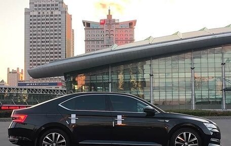 Skoda Superb III рестайлинг, 2021 год, 2 425 000 рублей, 4 фотография