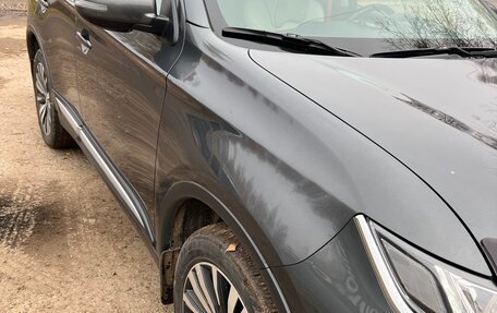 Mitsubishi Outlander III рестайлинг 3, 2019 год, 1 990 000 рублей, 2 фотография