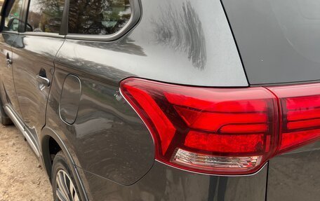 Mitsubishi Outlander III рестайлинг 3, 2019 год, 1 990 000 рублей, 9 фотография