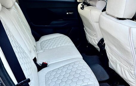 Mitsubishi Outlander III рестайлинг 3, 2019 год, 1 990 000 рублей, 14 фотография