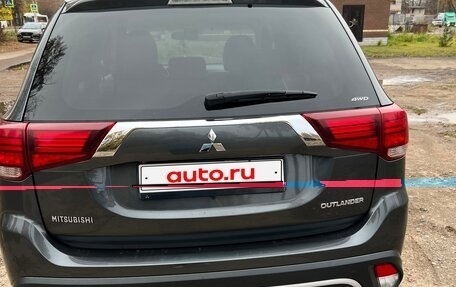 Mitsubishi Outlander III рестайлинг 3, 2019 год, 1 990 000 рублей, 6 фотография