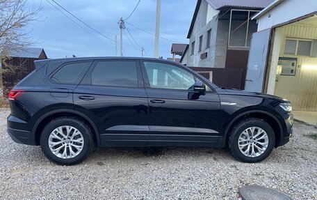 Volkswagen Touareg III, 2018 год, 4 070 000 рублей, 5 фотография