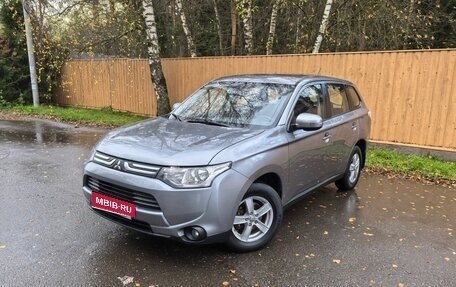 Mitsubishi Outlander III рестайлинг 3, 2013 год, 985 000 рублей, 1 фотография