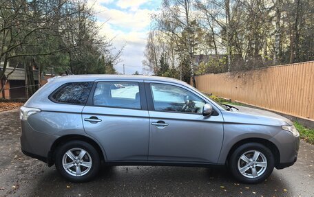 Mitsubishi Outlander III рестайлинг 3, 2013 год, 985 000 рублей, 4 фотография