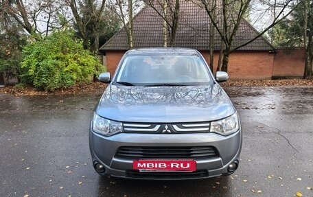Mitsubishi Outlander III рестайлинг 3, 2013 год, 985 000 рублей, 2 фотография