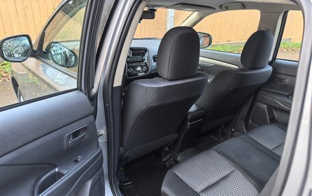 Mitsubishi Outlander III рестайлинг 3, 2013 год, 985 000 рублей, 14 фотография