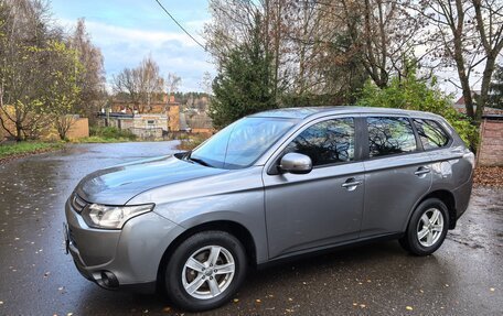 Mitsubishi Outlander III рестайлинг 3, 2013 год, 985 000 рублей, 9 фотография