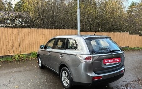 Mitsubishi Outlander III рестайлинг 3, 2013 год, 985 000 рублей, 7 фотография