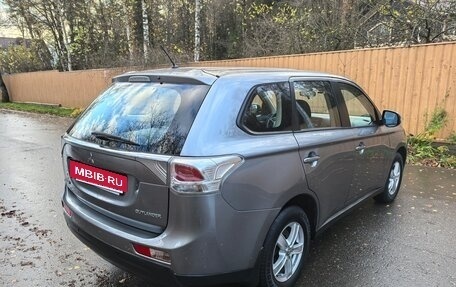 Mitsubishi Outlander III рестайлинг 3, 2013 год, 985 000 рублей, 5 фотография