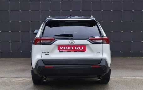 Toyota RAV4, 2021 год, 3 150 000 рублей, 7 фотография