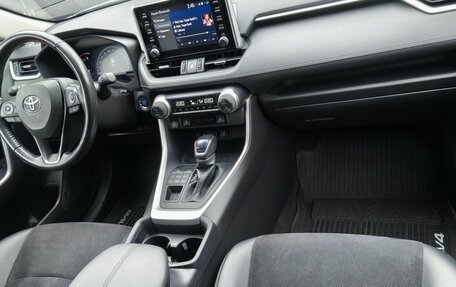 Toyota RAV4, 2021 год, 3 150 000 рублей, 16 фотография