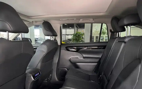 Toyota Highlander, 2022 год, 3 300 155 рублей, 9 фотография