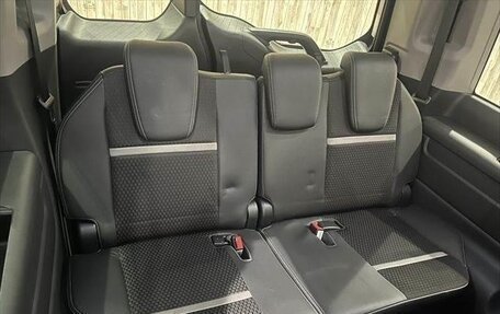 Honda Stepwgn IV, 2018 год, 1 750 500 рублей, 10 фотография