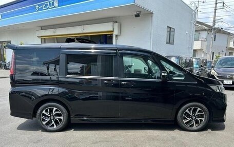 Honda Stepwgn IV, 2019 год, 1 800 500 рублей, 2 фотография