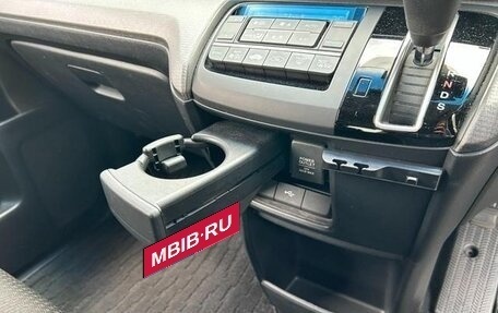 Honda Stepwgn IV, 2019 год, 1 800 500 рублей, 12 фотография