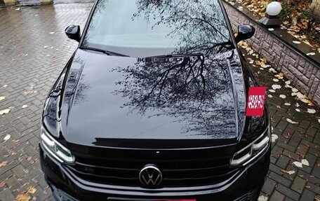 Volkswagen Tiguan II, 2021 год, 3 890 000 рублей, 24 фотография