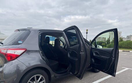 Toyota Vitz, 2019 год, 900 000 рублей, 3 фотография