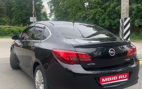 Opel Astra J, 2013 год, 870 000 рублей, 3 фотография