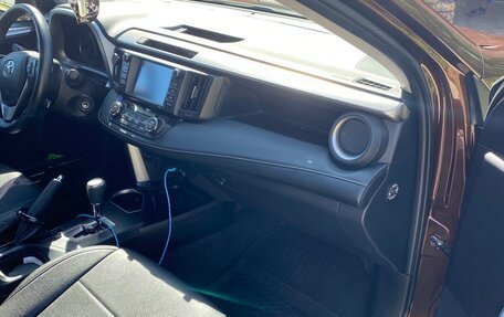 Toyota RAV4, 2017 год, 2 600 000 рублей, 6 фотография