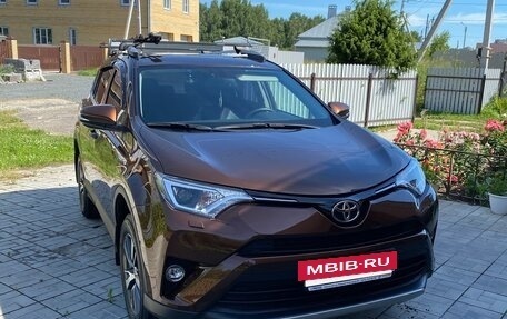 Toyota RAV4, 2017 год, 2 600 000 рублей, 4 фотография