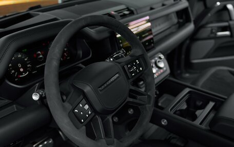 Land Rover Defender II, 2023 год, 13 000 000 рублей, 19 фотография