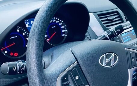 Hyundai Solaris II рестайлинг, 2015 год, 1 110 000 рублей, 23 фотография