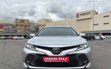 Toyota Camry, 2021 год, 2 800 000 рублей, 3 фотография