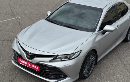 Toyota Camry, 2021 год, 2 800 000 рублей, 10 фотография