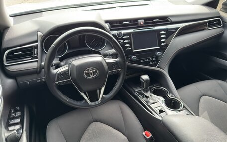 Toyota Camry, 2021 год, 2 800 000 рублей, 16 фотография