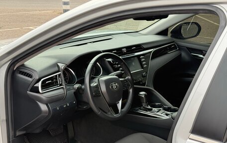 Toyota Camry, 2021 год, 2 800 000 рублей, 14 фотография