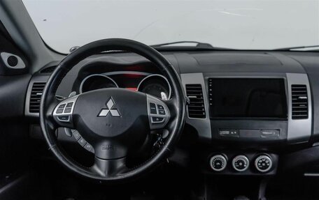 Mitsubishi Outlander III рестайлинг 3, 2008 год, 916 000 рублей, 10 фотография