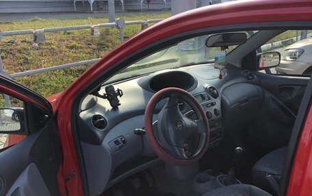 Toyota Yaris I рестайлинг, 2001 год, 345 000 рублей, 1 фотография