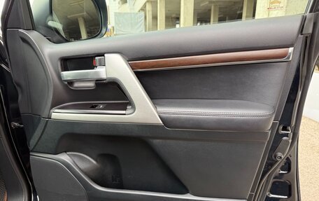 Toyota Land Cruiser 200, 2019 год, 7 599 999 рублей, 13 фотография